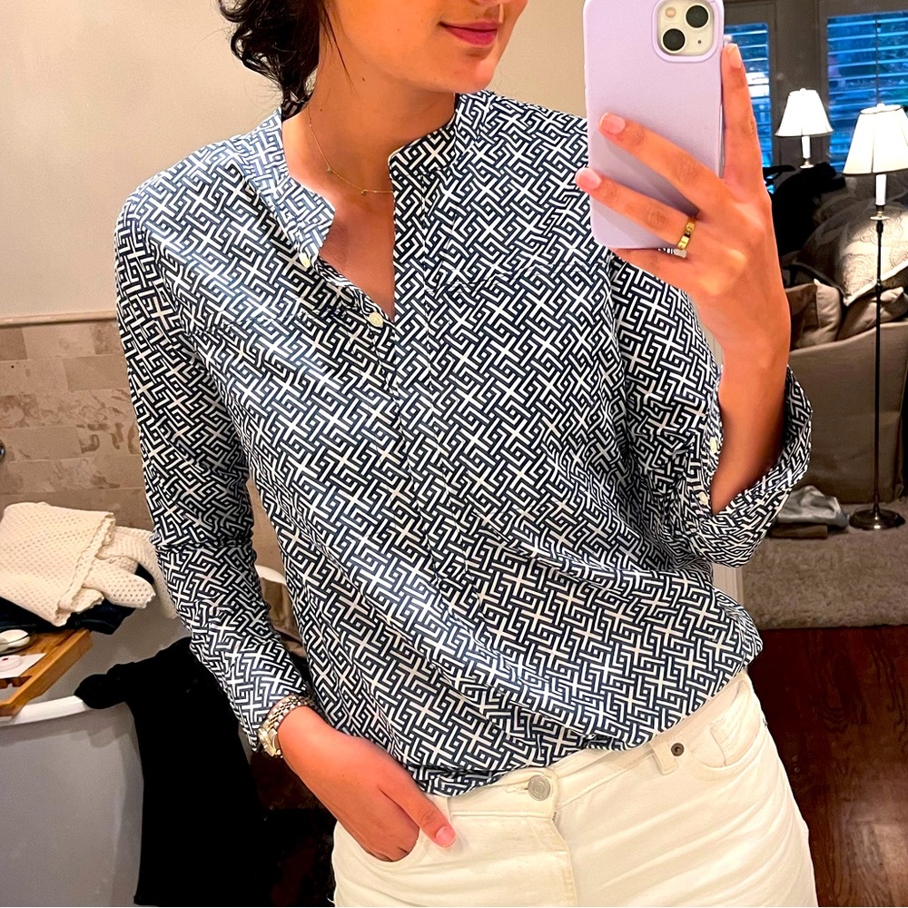 C. Wonder Geometric Collarless Blouse Size XXS